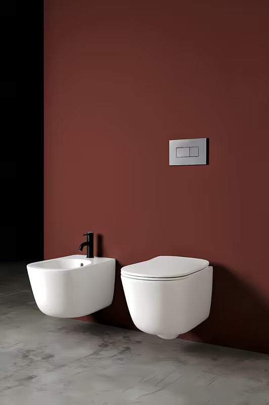 Viseća WC Školjka Axa Eva u bijeloj boji s tihim vrtložnim ispiranjem i modernim dizajnom.