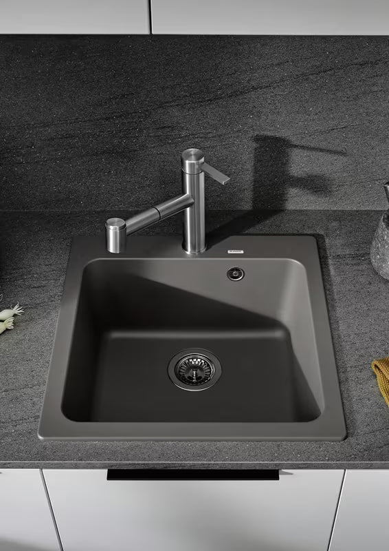 Blanco Naya 45 kuhinjski granitni jednostruki sudoper Silgranit u boji vulkanski siva pro montaža na radnu ploču.