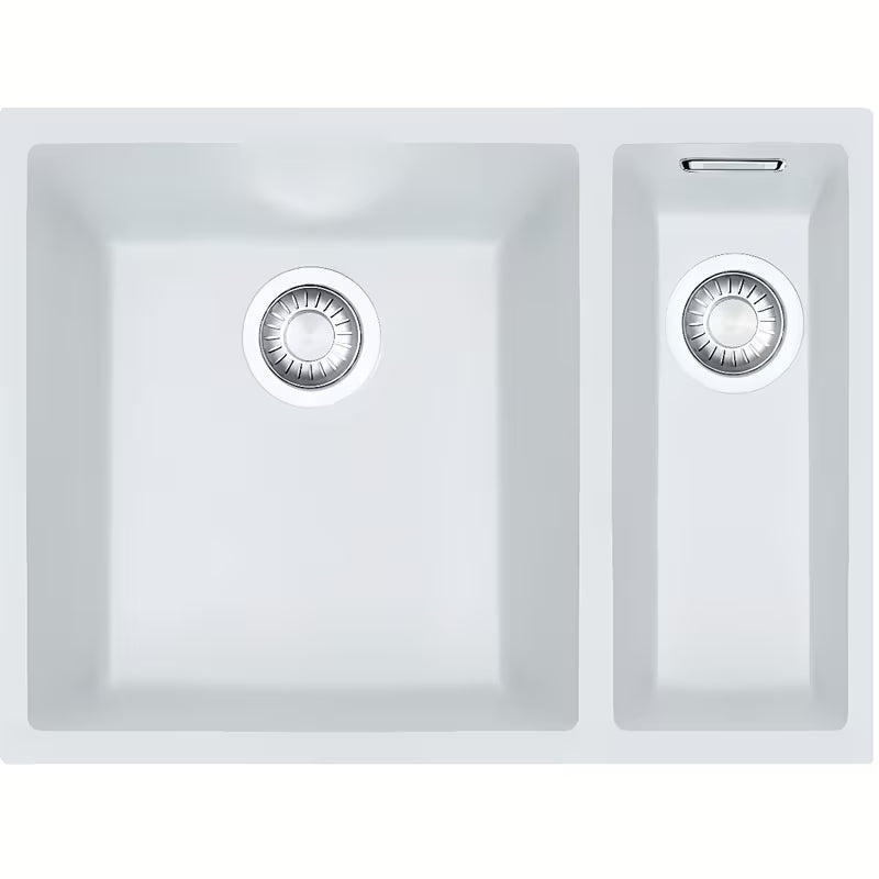 Bijeli sudoper Franke Sirius od materijala Tectonite pro montaža ispod radne ploče s dvije posude.