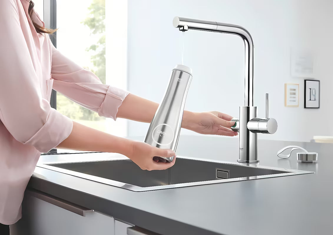 Kromirana kuhinjska miješalica za sudoper Grohe Blue Home Duo s filtrom, s hlađenjem i izvlačnim perlatorom