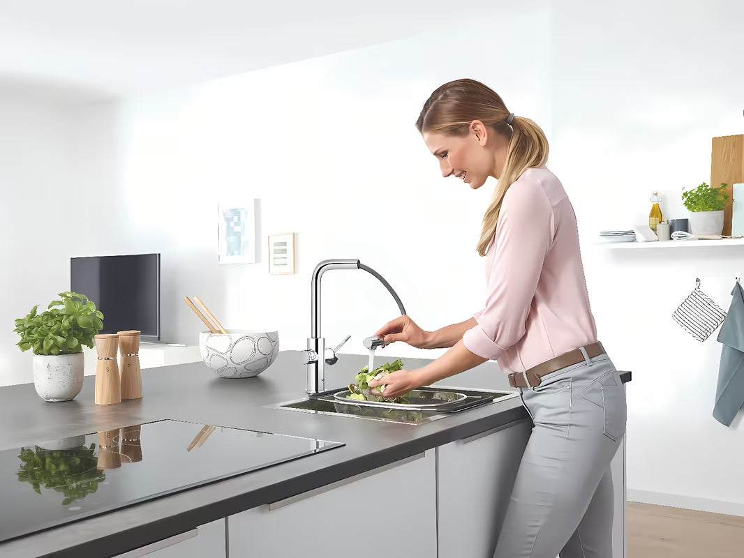 Kromirana kuhinjska miješalica za sudoper Grohe Blue Home Duo s filtrom, s hlađenjem i izvlačnim perlatorom