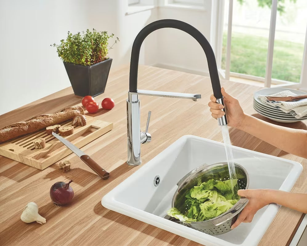 Kromirana kuhinjska miješalica za sudoper Grohe Concetto New s visokim zakretnim izljevom i izvlačnim tušem