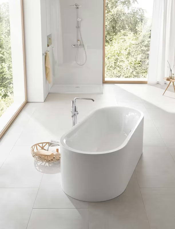 Podna miješalica za kadu Grohe Essence New u krom izvedbi s ručnim tušem i zakretnim izljevom