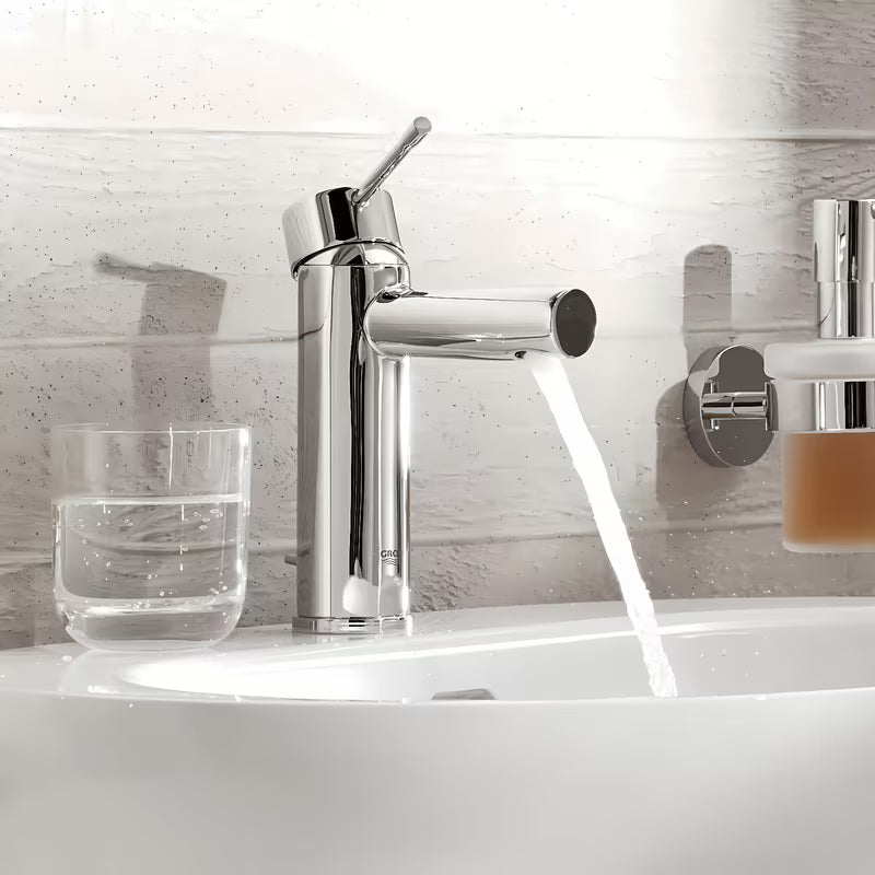 Kromirana miješalica za umivaonik Grohe Essence New s ručicom i odvodnim setom.