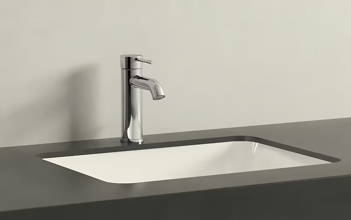 Kromirana jednoručna baterija miješalica za umivaonik Grohe Essence New s odvodnim setom i zakrivljenim izljevom.