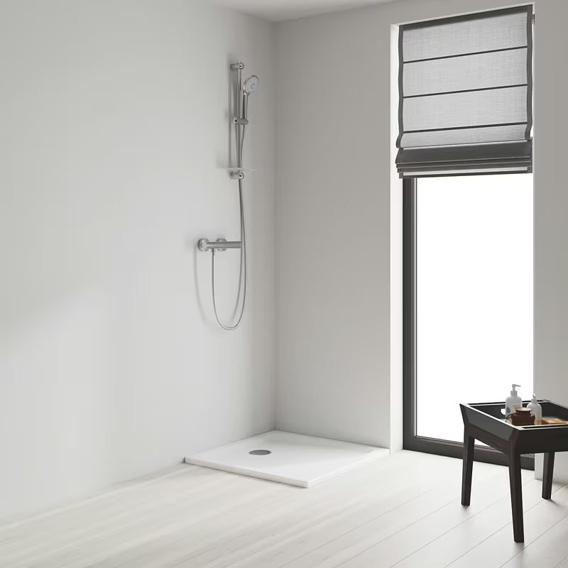 Tuš set Grohe Euphoria 110 Massage u krom izvedbi sa šipkom, crijevom i policom EasyReach.