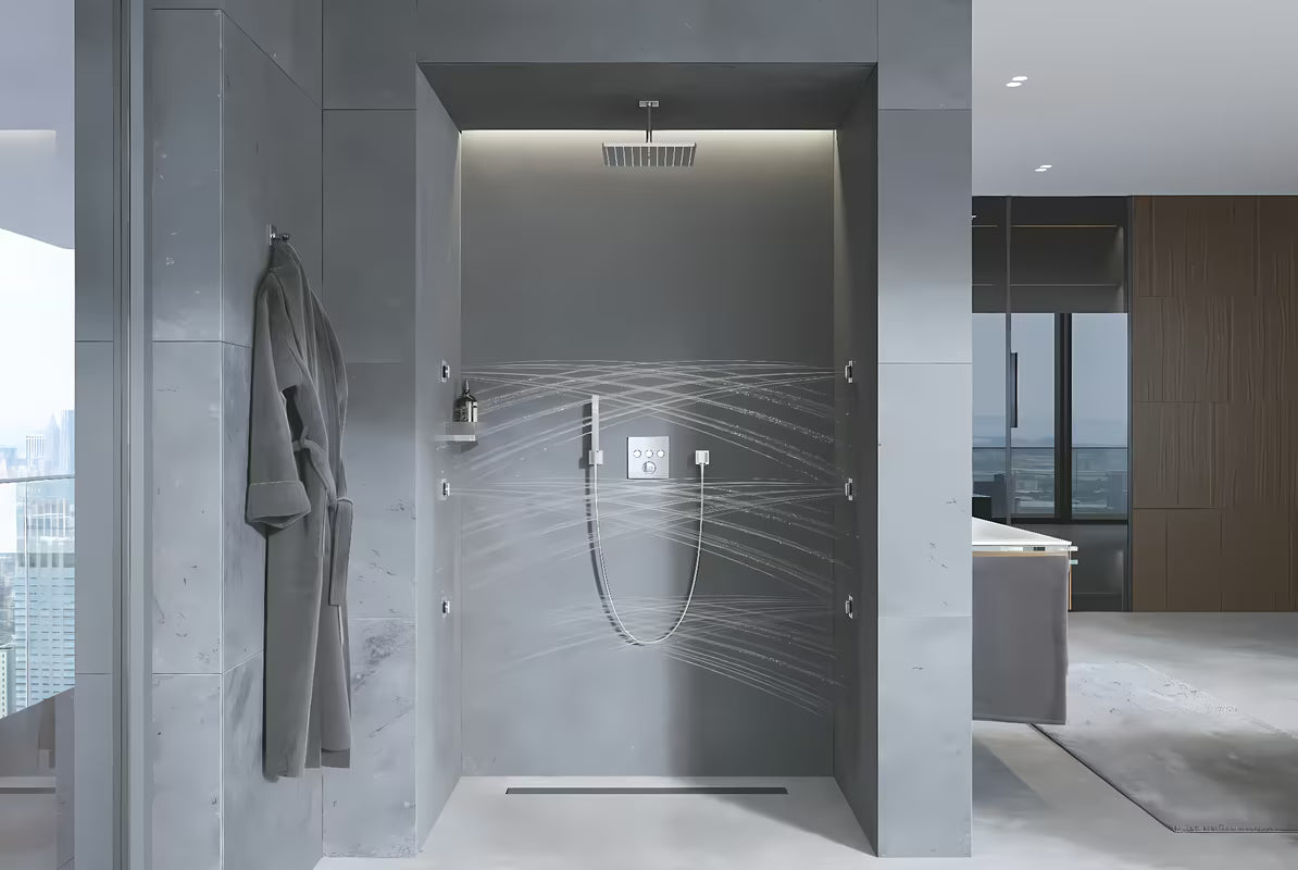Fiksni kromirani nosač ručnog tuša Grohe Euphoria Cube četvrtastog dizajna.