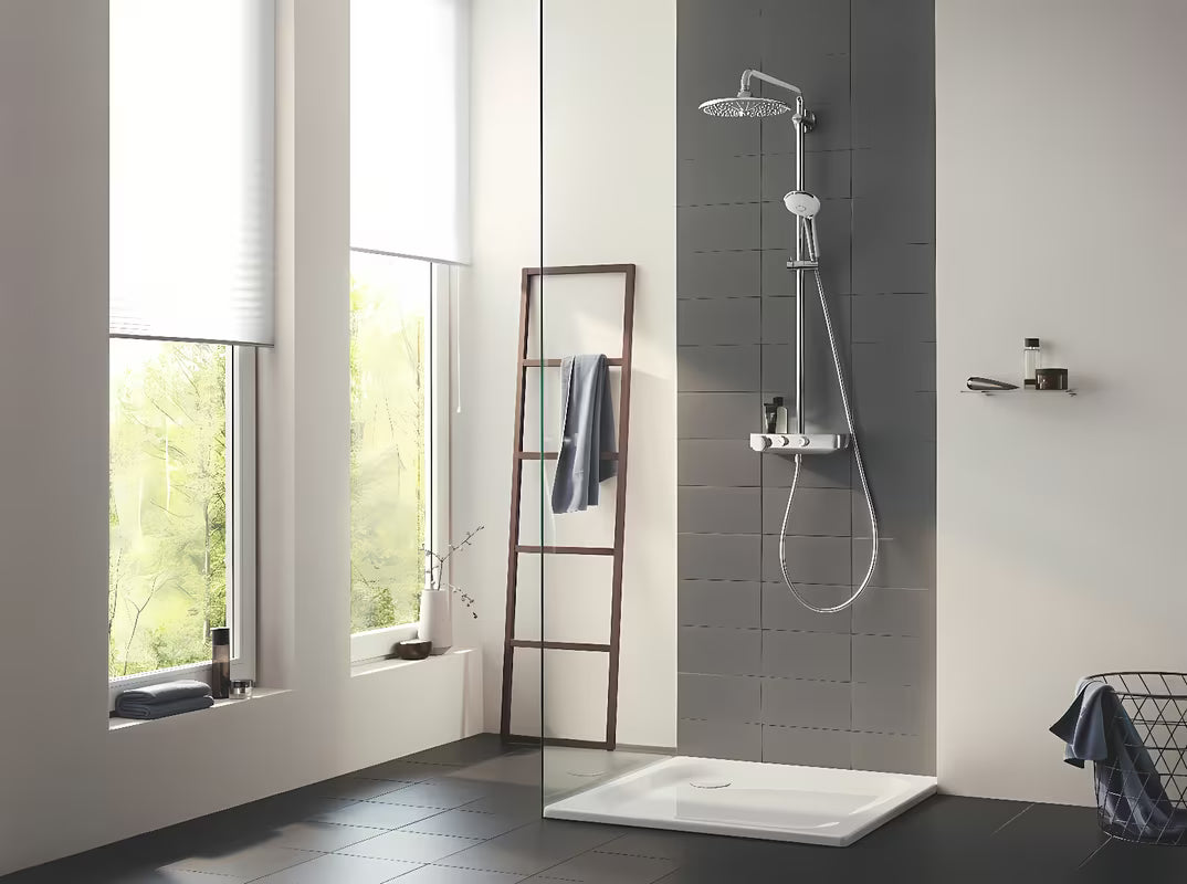 Tuš sustav Grohe Euphoria smartcontrol System u krom izvedbi s termostatskom miješalicom, s nadglavnim i ručnim tušem