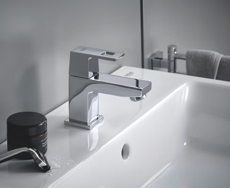 Kromirana miješalica za umivaonik Grohe Eurocube s štedljivim protokom Grohe EcoJoy i perlatorom SpeedClean.