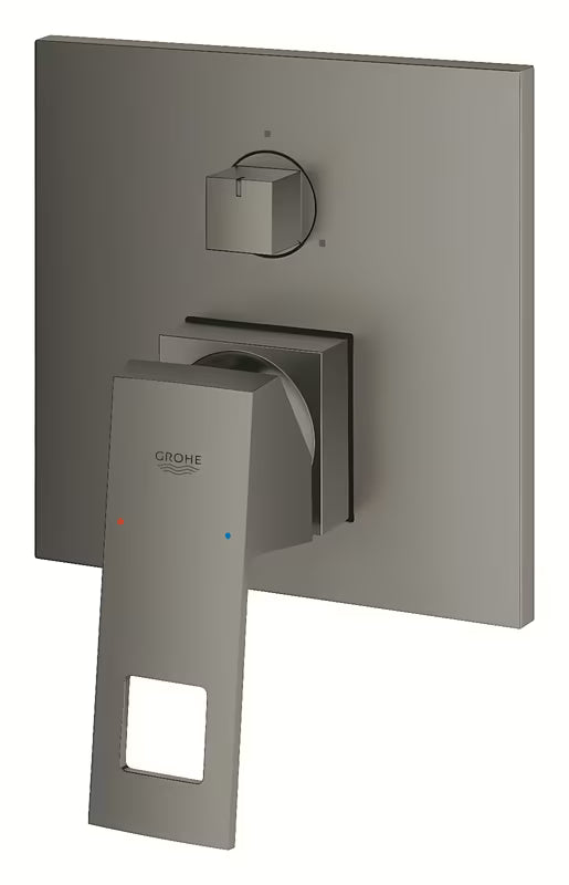 Podžbukna jednoručna baterija tuš i miješalica za kadu Grohe Eurocube u izvedbi brušeni Hard Graphite s 3-smjernim preklopnikom.