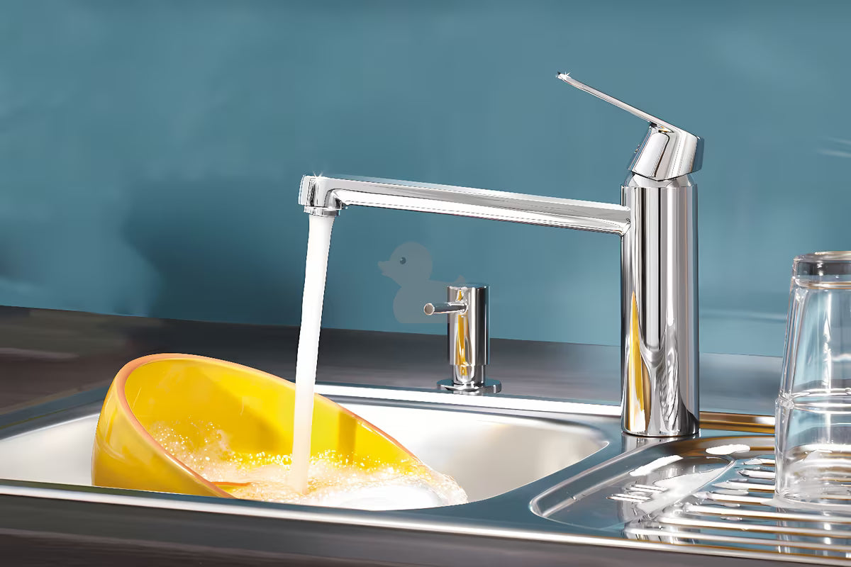 Kromirana miješalica za sudoper Grohe Eurosmart Cosmopolitan sa srednje visokim zakretnim izljevom
