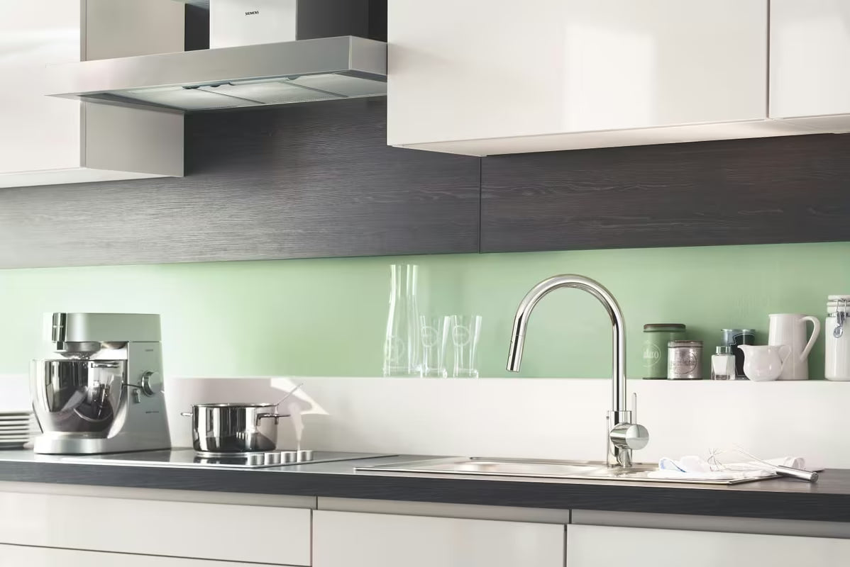 Kromirana miješalica za sudoper Grohe Eurosmart Cosmopolitan s visokim zakretnim izljevom i izvlačnim tušem