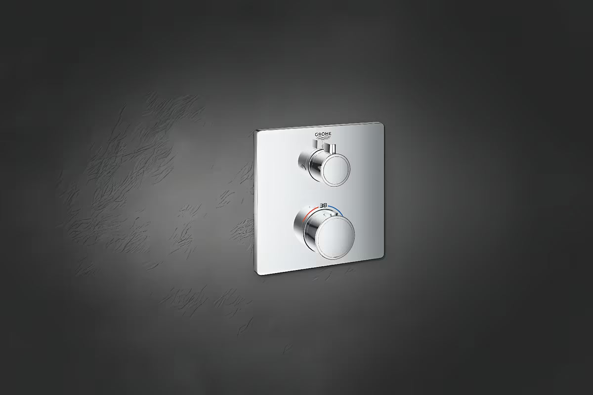 Kromirana podžbukna termostatska miješalica za tuš Grohe Grohtherm pro za upravljanje nadglavnim i ručnim tuševi.