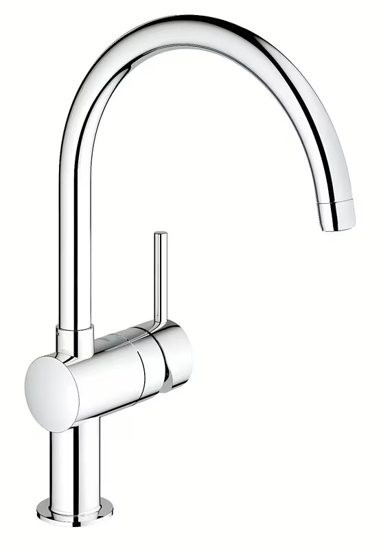Kromirana miješalica za sudoper Grohe Minta s okretnim C izljevom pro za udobno korištenje u kuhinji.