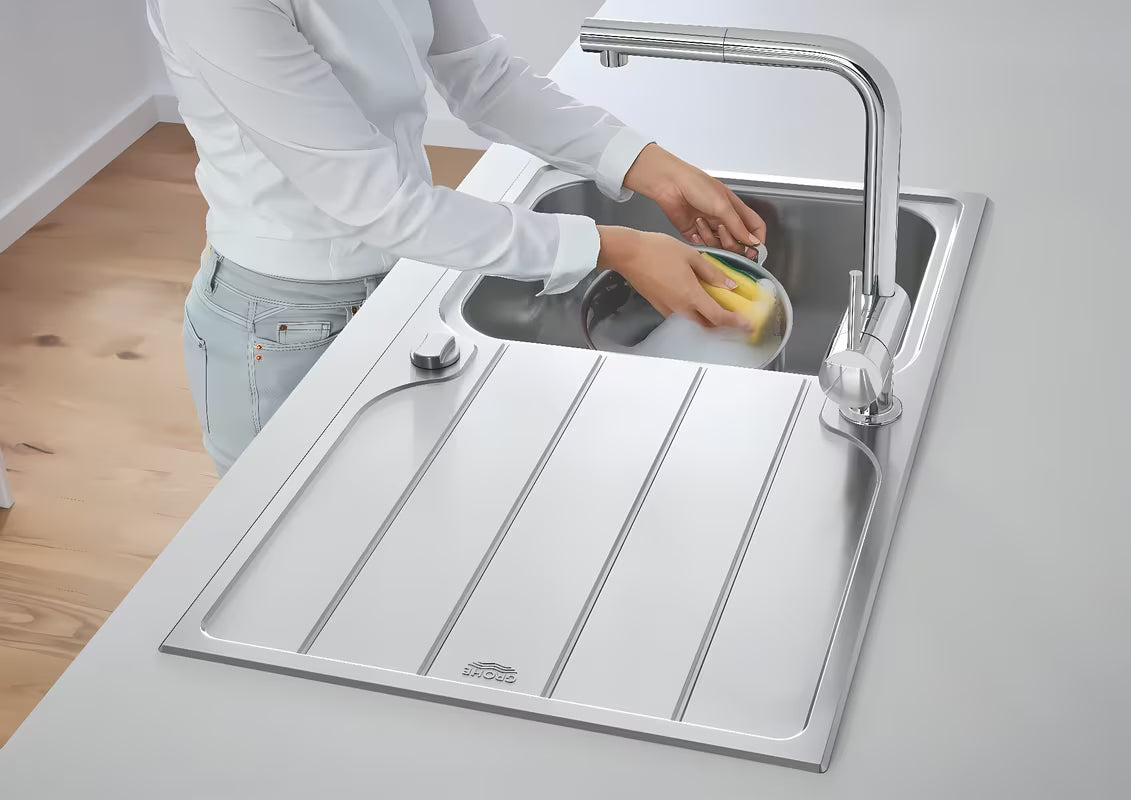 Kromirana miješalica za sudoper Grohe Minta s visokim L-izljevom i izvlačnim tušem