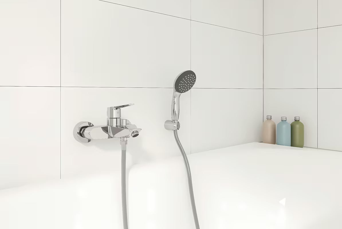 Kromirana zidna jednoručna baterija miješalica za kadu Grohe Start s automatskim prebacivanjem kada/tuš