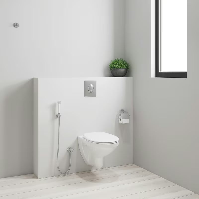 Bide tuš Grohe Tempesta-F Trigger Spray u izvedbi krom i bijela sa zidnim držačem