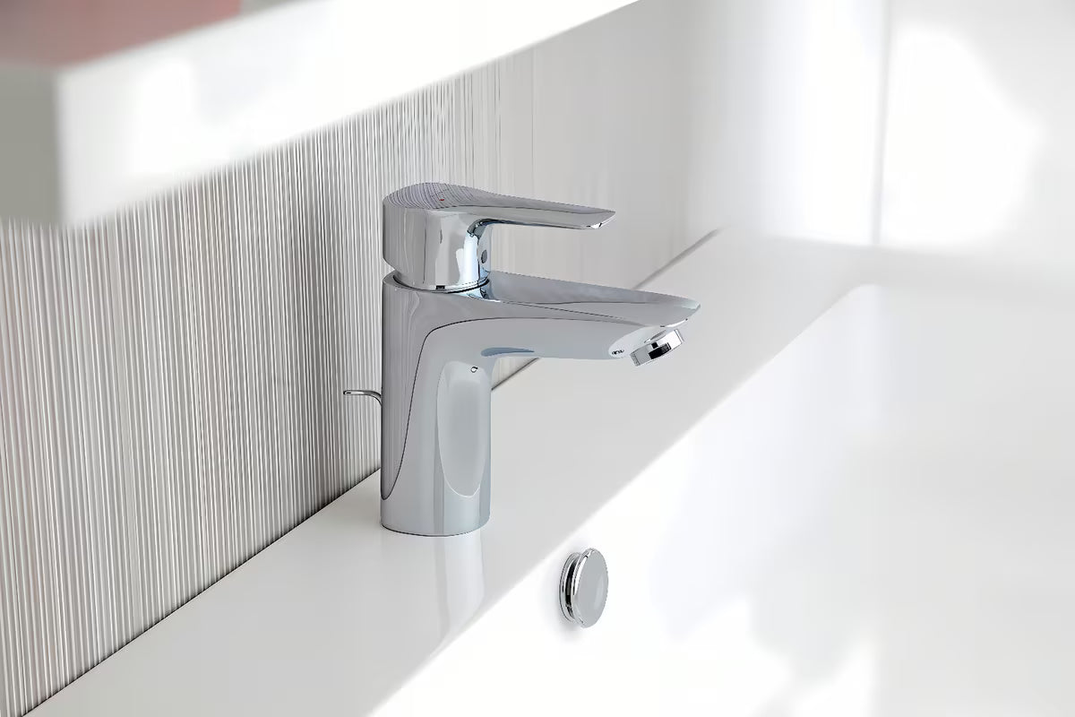 Kromirana jednoručna baterija stojeća miješalica za umivaonik Hansgrohe HG248 s odvodom zaobljenog dizajna