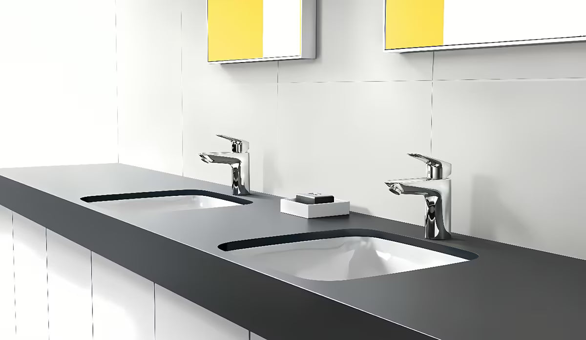 Kromirana jednoručna baterija miješalica za umivaonik hansgrohe Logis 100 CoolStart s odvodom i ergonomskom ručicom.