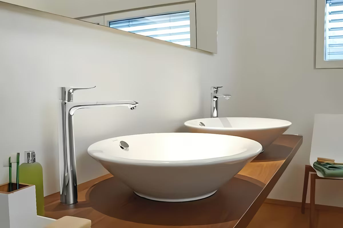 Hansgrohe Metris visoka jednoručna baterija miješalica za umivaonik u krom izvedbi.