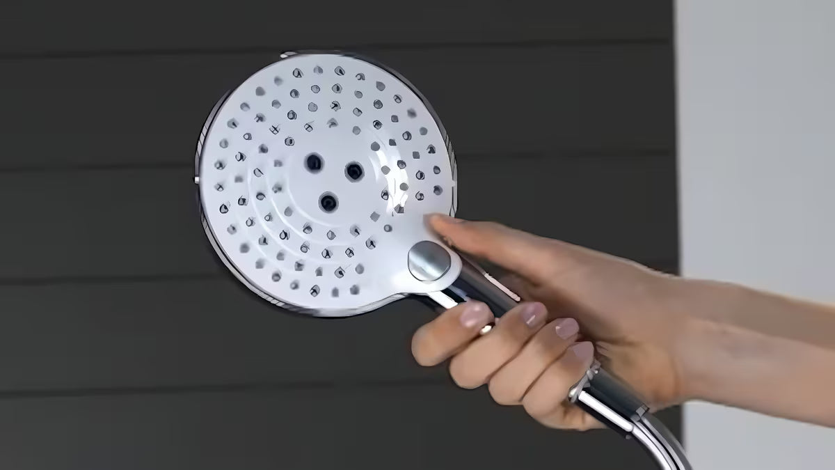 Kromirani ručni tuš Hansgrohe Raindance Select S 120 s tipkom Select s tri vrste mlaza