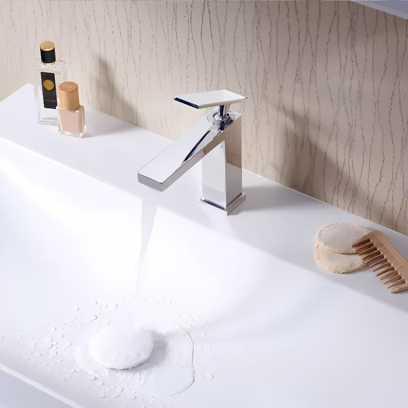Kromirana jednoručna baterija miješalica za umivaonik Hansgrohe Tecturis E 110 s odvodom i širokim mlazom WaterfallStream.