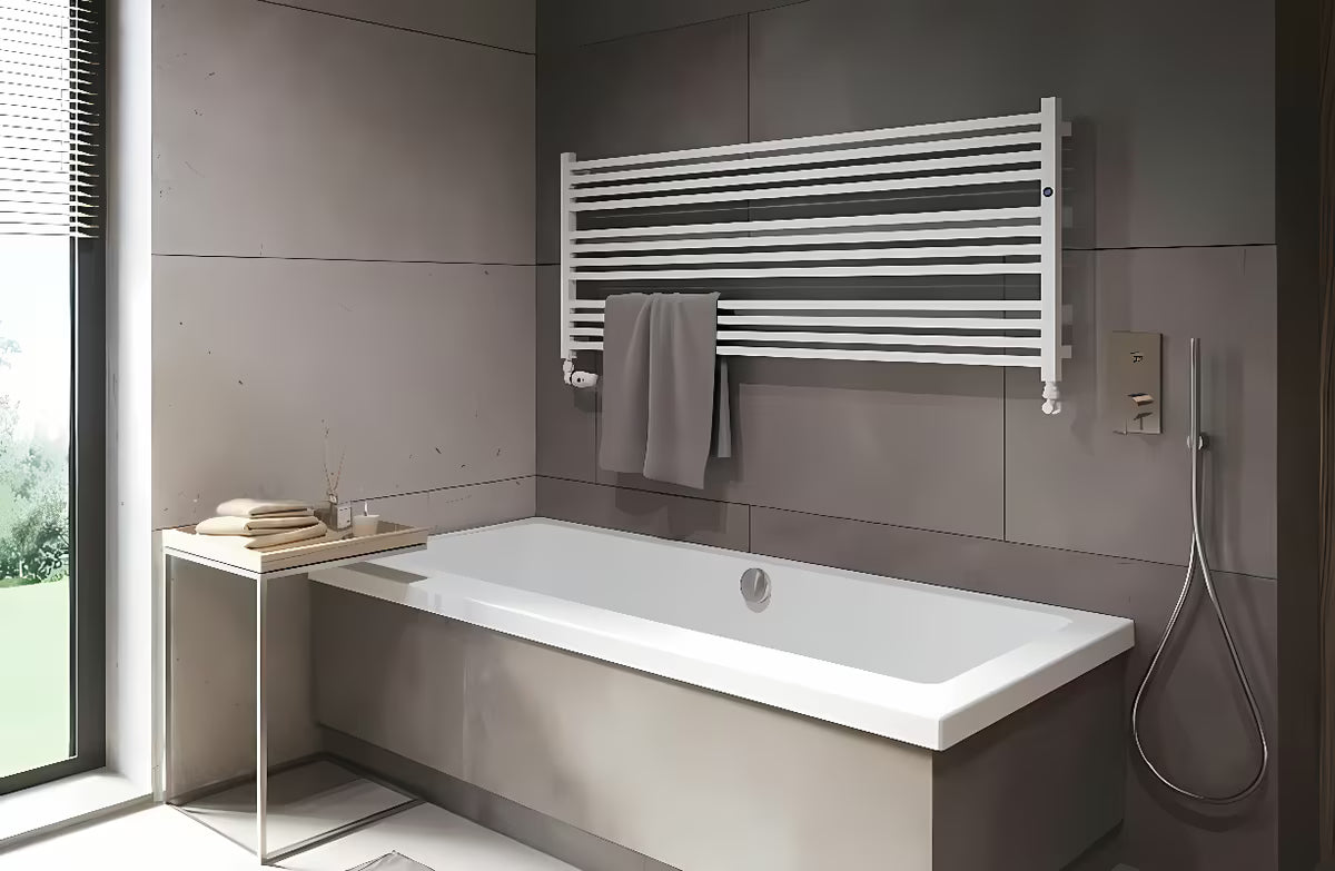 Kombinirani kupaonski radijator Hopa Stick Level 55x120 cm u crnoj mat boji.