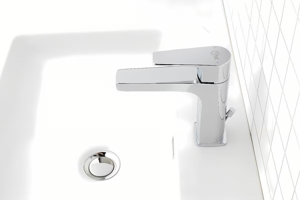 Krom miješalica za umivaonik Ideal Standard Esla s tehnologijom ColdStart i sjajnom, izdržljivom površinom.