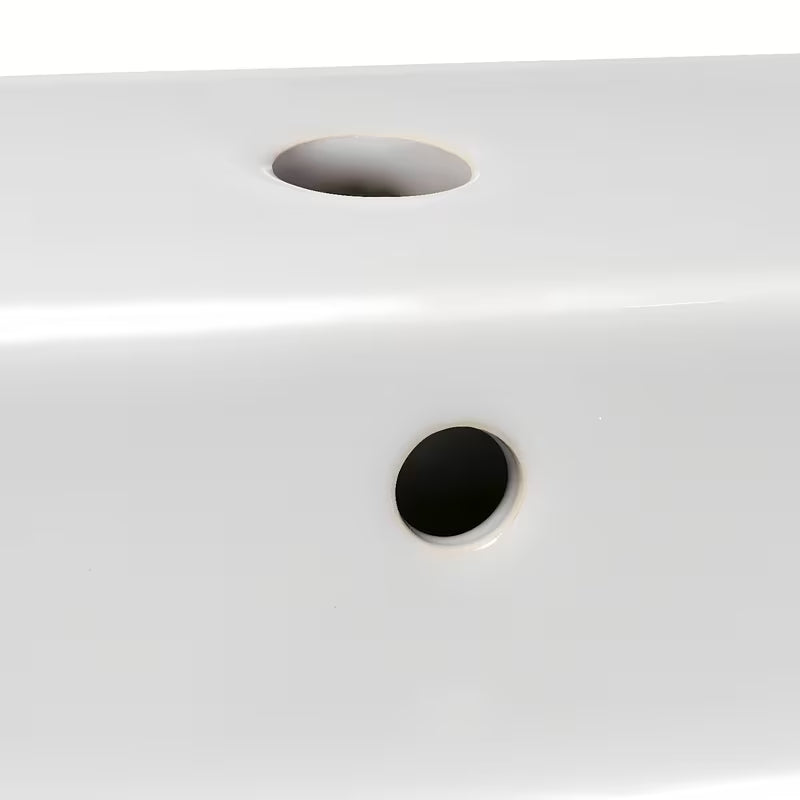 Keramički viseći umivaonik Ideal Standard Strada 70x42 cm u bijeloj boji s otvorom pro za slavinu u sredini.