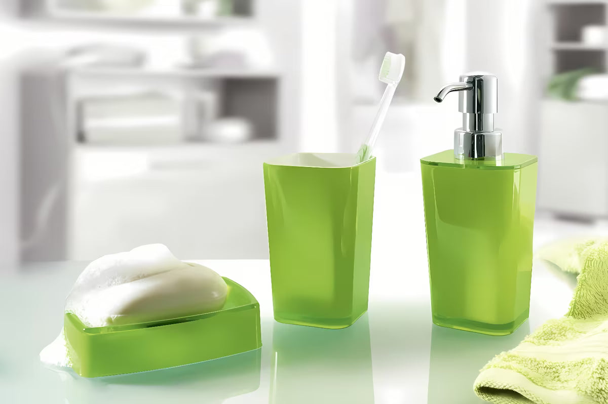 Zeleni dozator sapuna Kleine Wolke Easy kao dekorativni dodatak kupaonici.