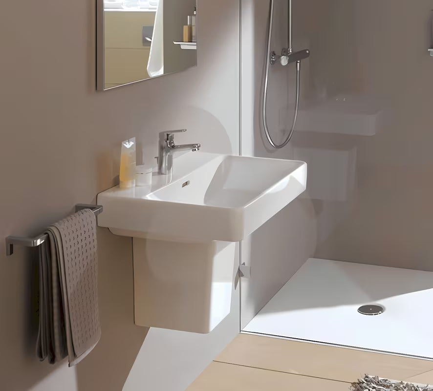 Bijeli viseće keramički umivaonik Laufen Pro S otvorom pro za slavinu u sredini, 60x46,5 cm.