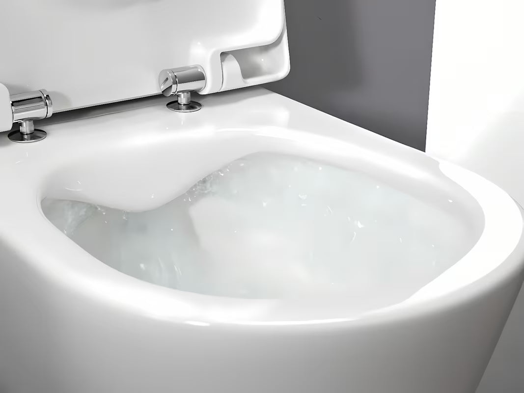 Bijeli viseća WC školjka Laufen Pro S bezrubnom izvedbom bez sustava za ispiranje i četvrtastim dizajnom.