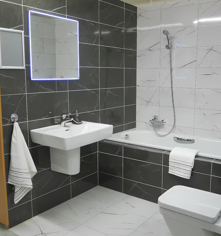 Vakuumski zidni kukica Multi Ecoloc u izvedbi chrome pro za montažu bez bušenja na glatke površine.