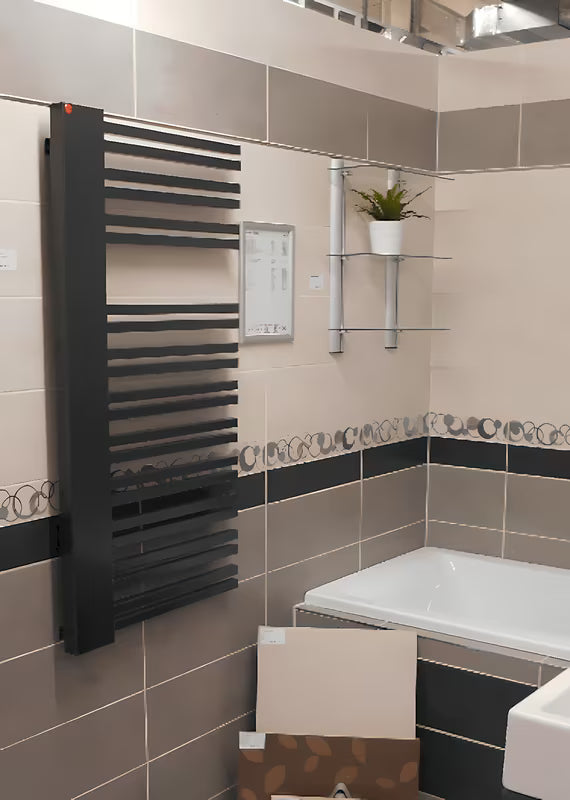 Kromirana zidna kupaonska polica Multi Chrome s tri razine i četvrtastim dizajnom