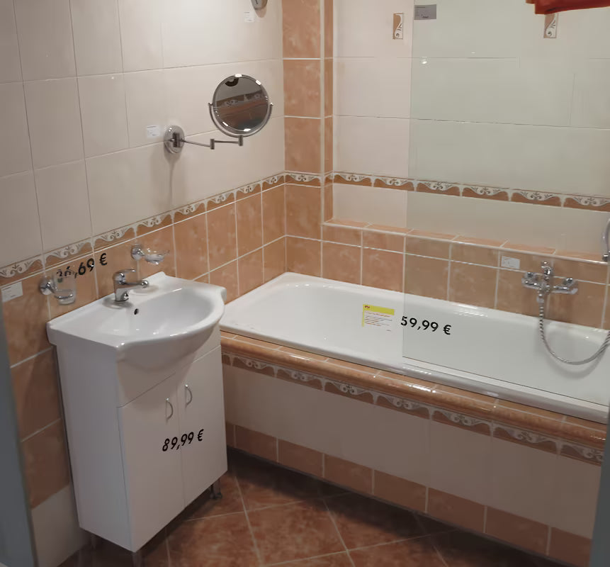 Bijela kupaonski ormarić Multi Pro s keramičkim umivaonikom širine 61 cm