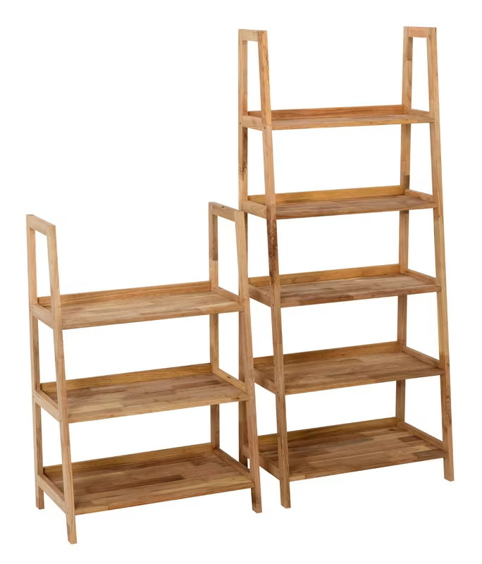 Stojeći regal Naturel Home u dekoru oraha s mat uljenom površinom od masivnog drva.