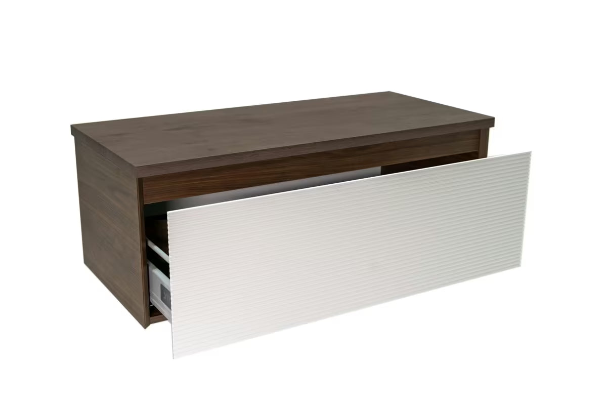 Viseća kupaonski ormarić Naturel Monza u dekoru oraha s bijelim rebrastim frontama i pokrovnom pločom