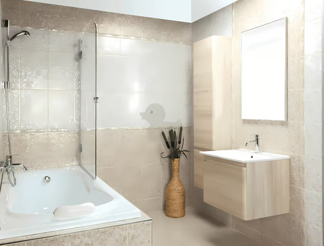 Pravokutno zidno ogledalo 73x85 cm u aluminijskom okviru, prikladno za kupaonicu.