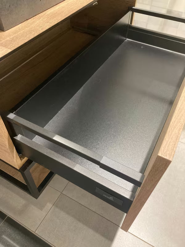 Kupaonski set Naturel Oxo 70 x 50 cm u dekoru hrasta halifax s univerzalnom pokrovnom pločom i ladicom.