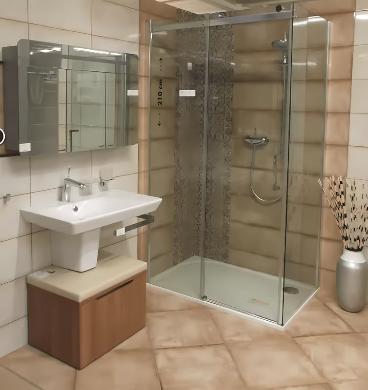 Ormarić s Ogledalom Naturel 100x65 cm u sivo-srebrnoj boji s trojim zrcalnim vratima i LED rasvjetom.