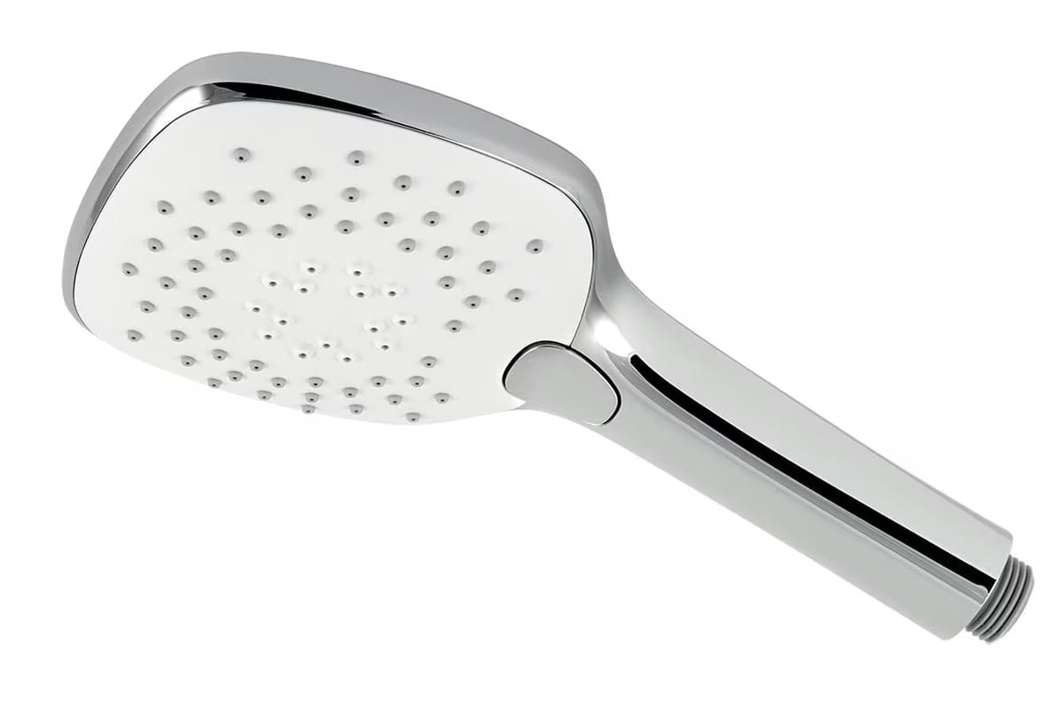 Kromirani ručni tuš Novaservis četvrtastog oblika, s tri mlaza vode i Easy Clean mlaznicama.