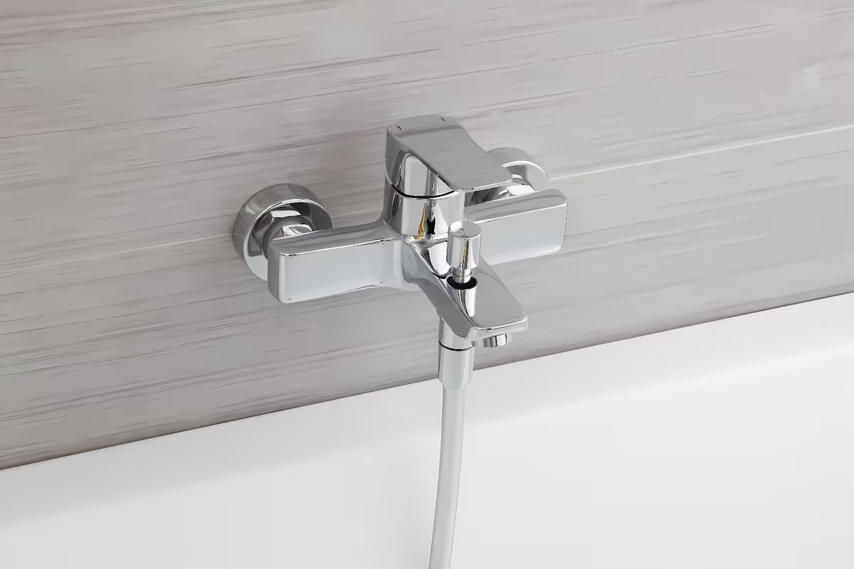 Kromirana zidna jednoručna baterija miješalica za kadu Optima Cube Way bez tuš seta