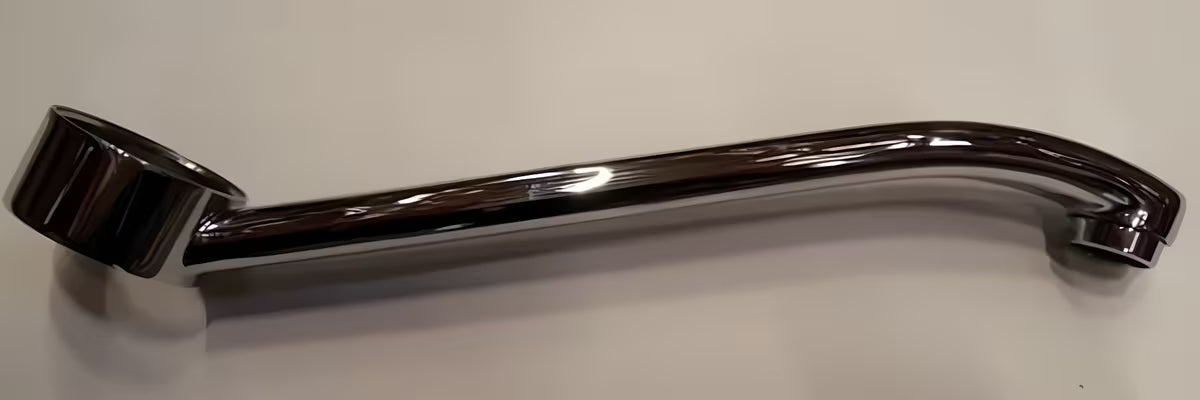 Kromirani izljev Optima Lavela modernog dizajna i otporne površinske obrade.