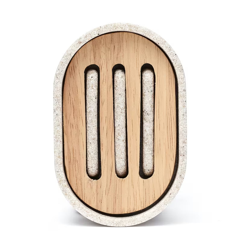 Ovalna posuda za sapun Optima Poly u nijansi light-limestone od polirezina i drva.