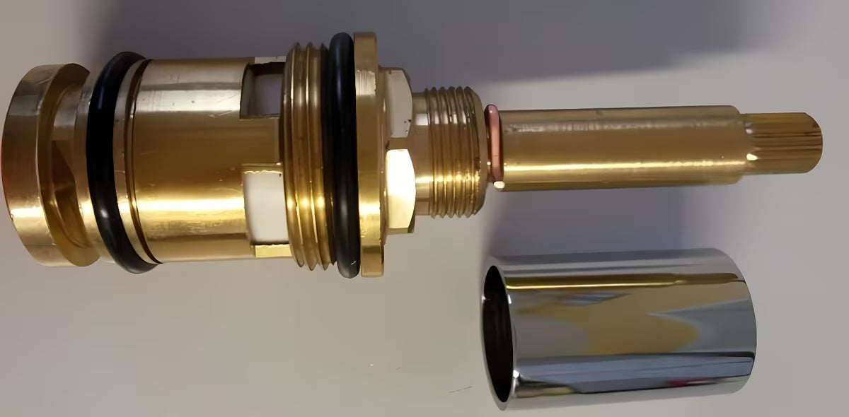 Preusmjerivač Optima pro za slavinu DU215, LA215 i CU215 pro prebacivanje između izljeva i tuša.