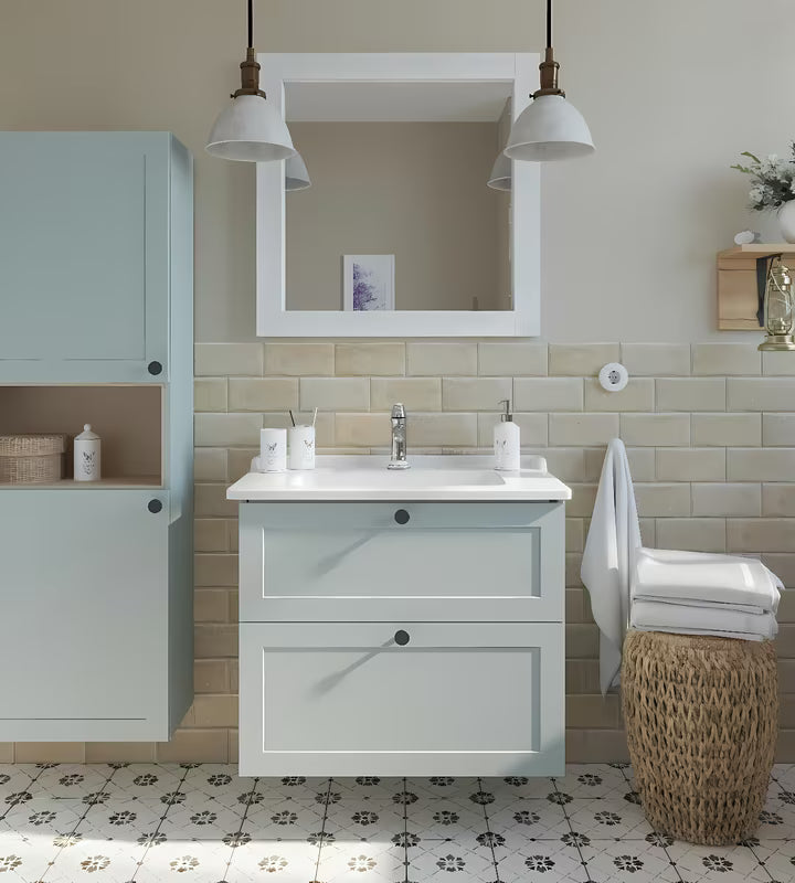 Bijeli keramički dozator sapuna Optima Provence pro kupaonicu u francuskom provansalskom stilu.