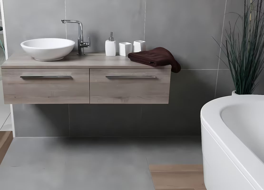 Bijeli držač četkica Optima Suza modernog dizajna za kupaonicu.