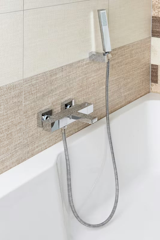 Optima Chrome termostatska miješalica za kadu u krom izvedbi s tuš setom četvrtastog dizajna