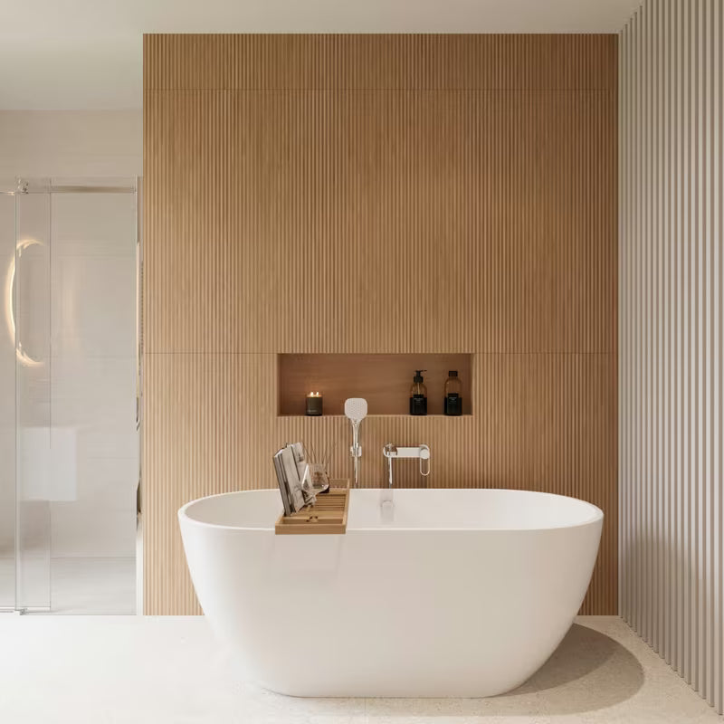 Smeđa bambusova polica za kadu Optima s podesivom duljinom i mjestom za knjigu, čašu i sitnice.