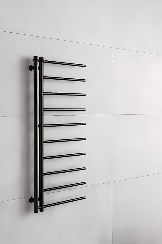 Crni kombinirani radijator P.M.H. Apollo 500x1140 mm sa središnjim priključkom 50 mm
